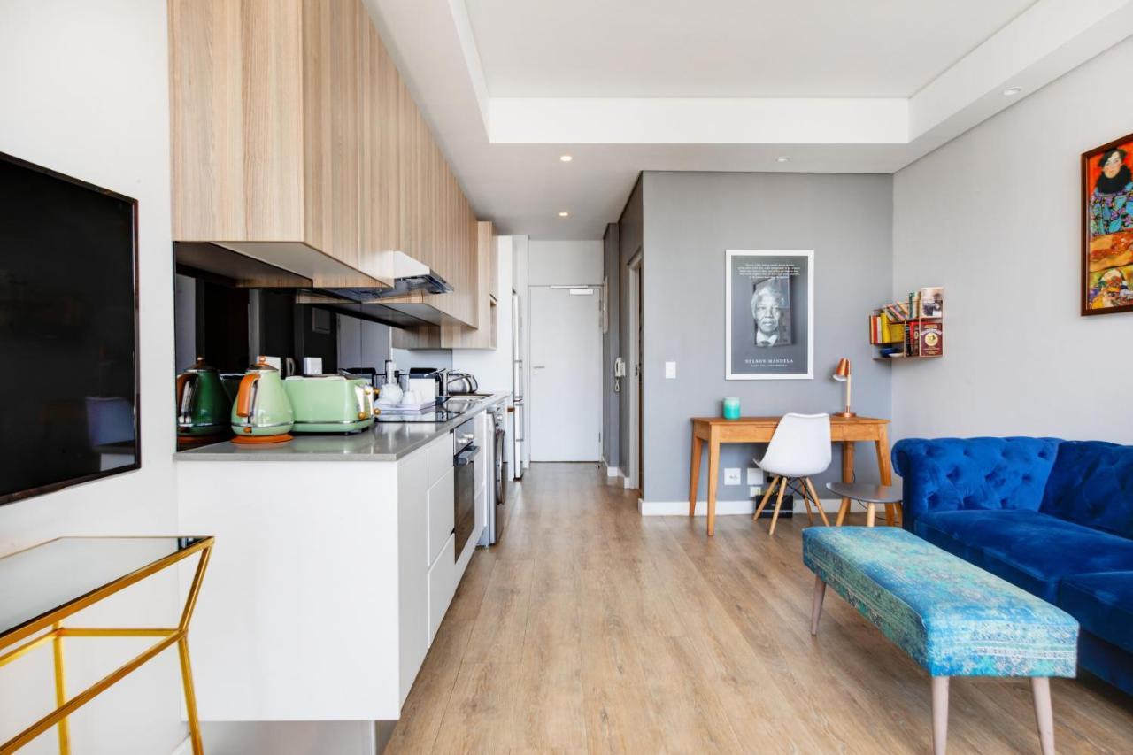 Backup-Power Eclectic Blue City View Apartment Cape Town Bagian luar foto
