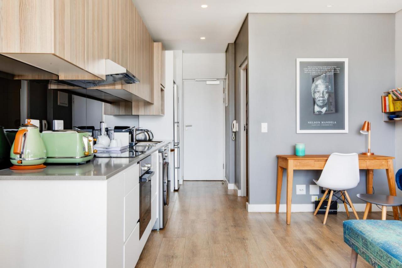 Backup-Power Eclectic Blue City View Apartment Cape Town Bagian luar foto